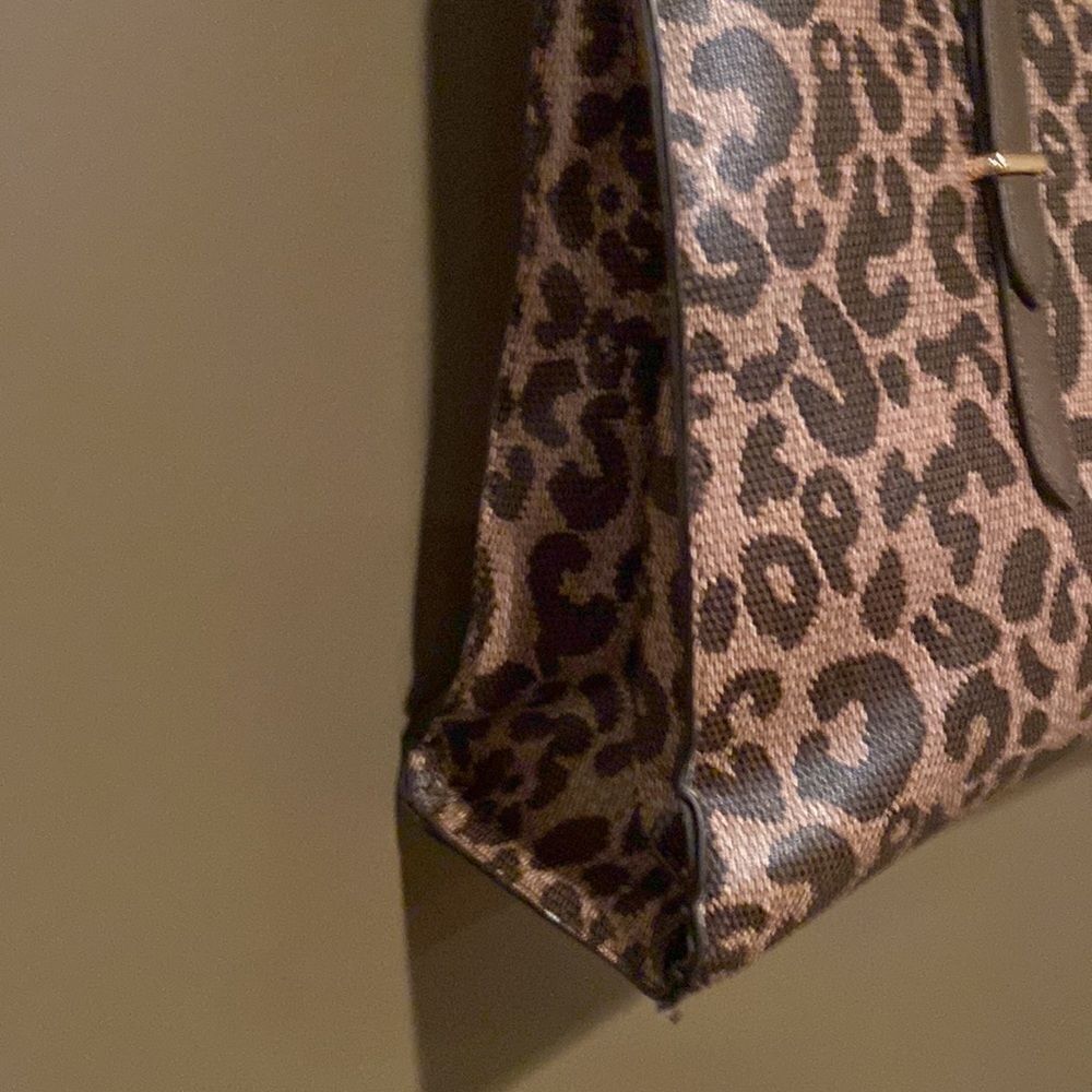 Leopard Print Shoulder Bag. - Picture 4 of 14